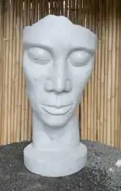 Maske Mensch 01 (nach rechts geneigt) Original des Künstlers - 150cm Höhe - natur 